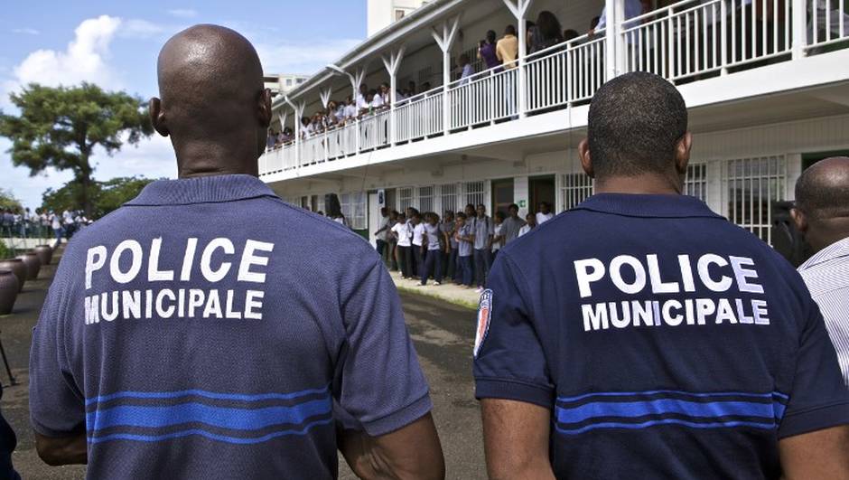 Martinique : Le préfet porte plainte après un appel à la &laquo;&nbsp;purge&nbsp;&raquo; contre la police