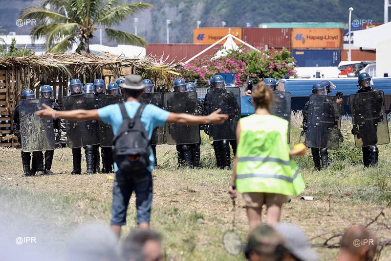 Gilets jaunes à La Réunion : Des affrontements au Port-est après la levée du barrage
