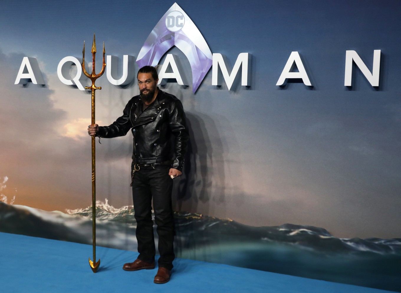 L&rsquo;acteur hawaïen Jason Momoa (Aquaman) rend hommage à la culture polynésienne
