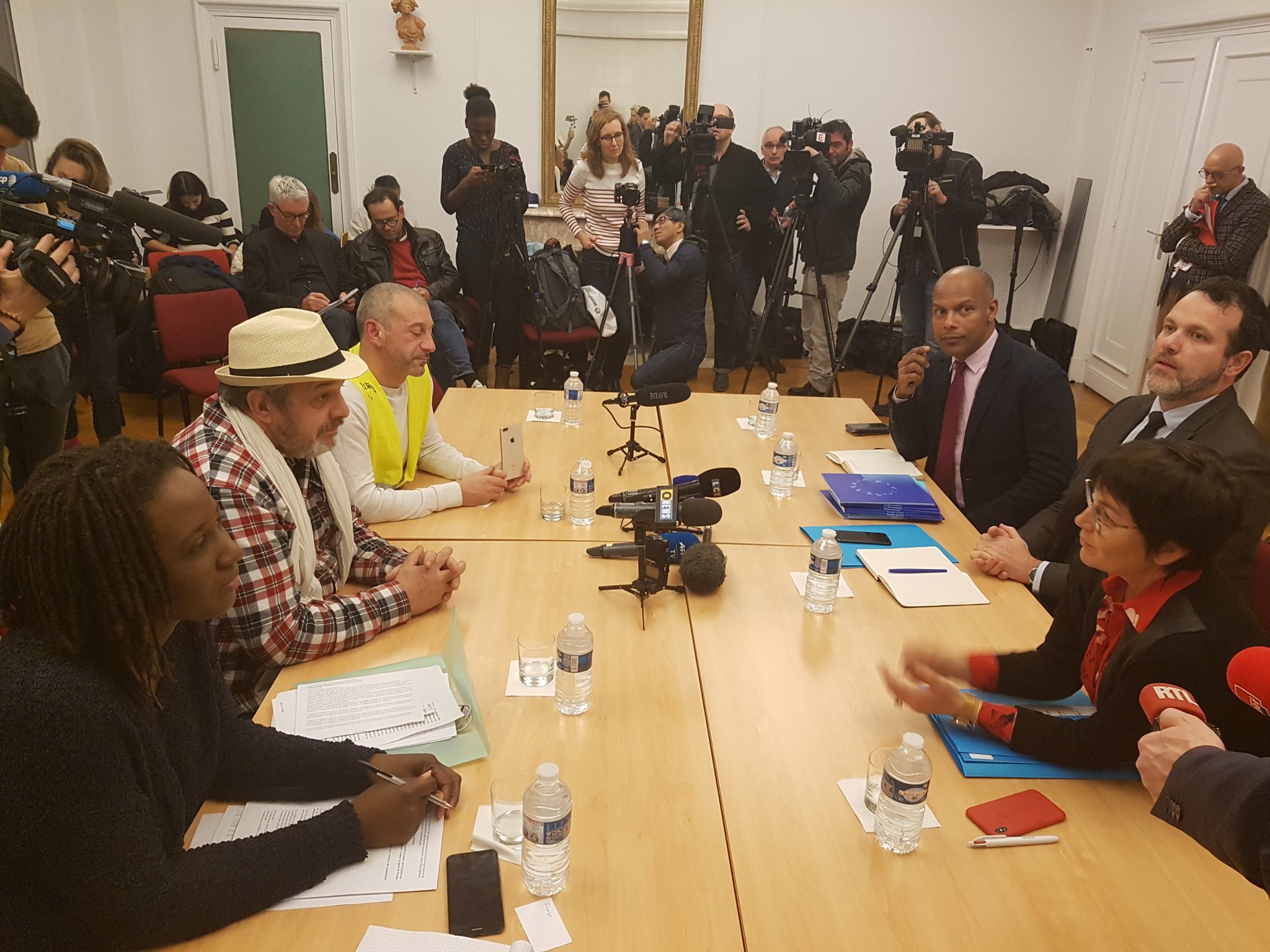Un échange « en toute transparence» entre la délégation des Gilets jaunes et Annick Girardin au Ministère des outre-mer