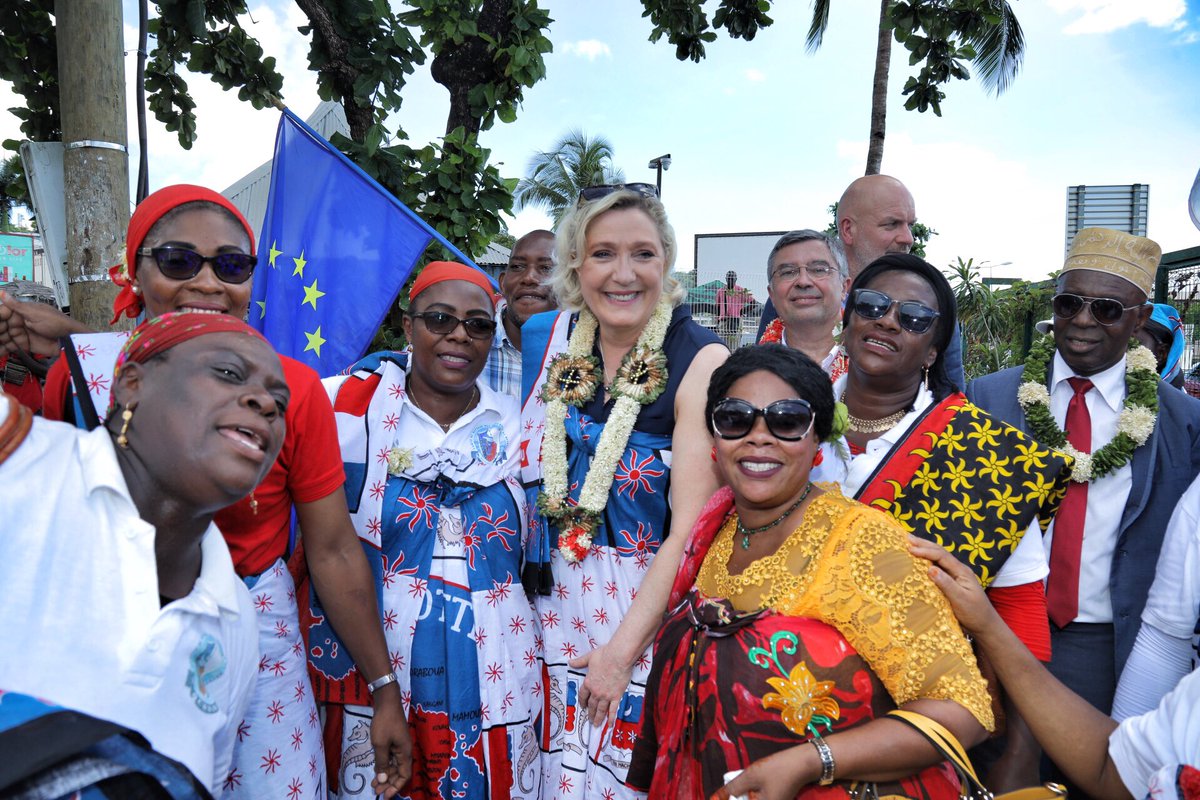 &laquo;&nbsp;Pas de volonté politique de renvoyer les clandestins aux Comores&nbsp;&raquo;, déplore Le Pen à Mayotte
