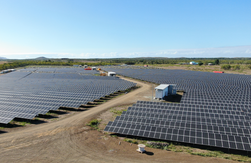 Énergies en Nouvelle-Calédonie : Enercal inaugure la première centrale solaire avec stockage