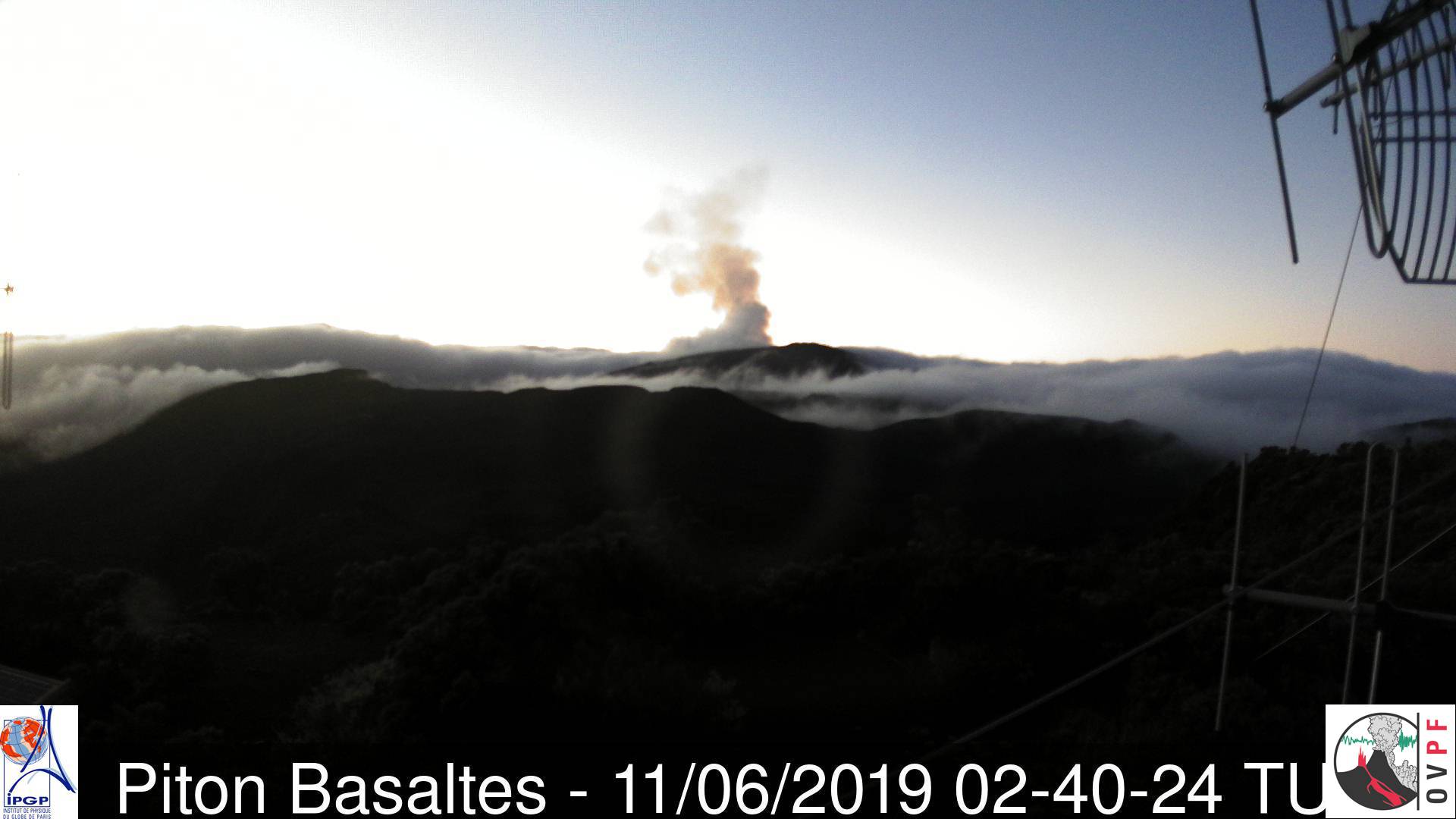 La Réunion: Le Piton de la Fournaise est entré en éruption