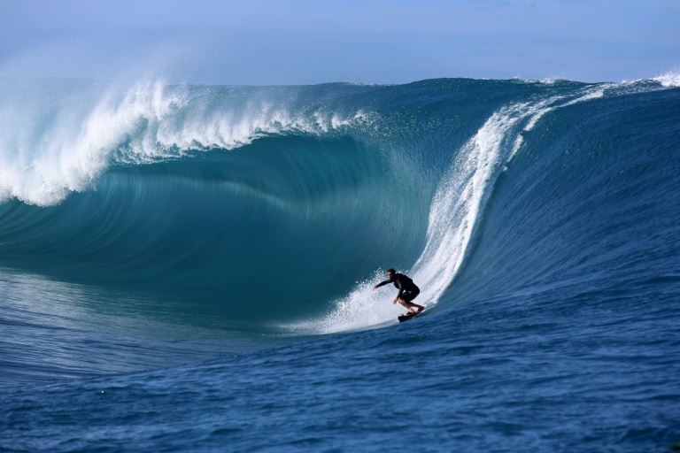Épreuve de surf aux JO de Paris-2024 : Tahiti défend sa candidature avec ses vagues mythiques