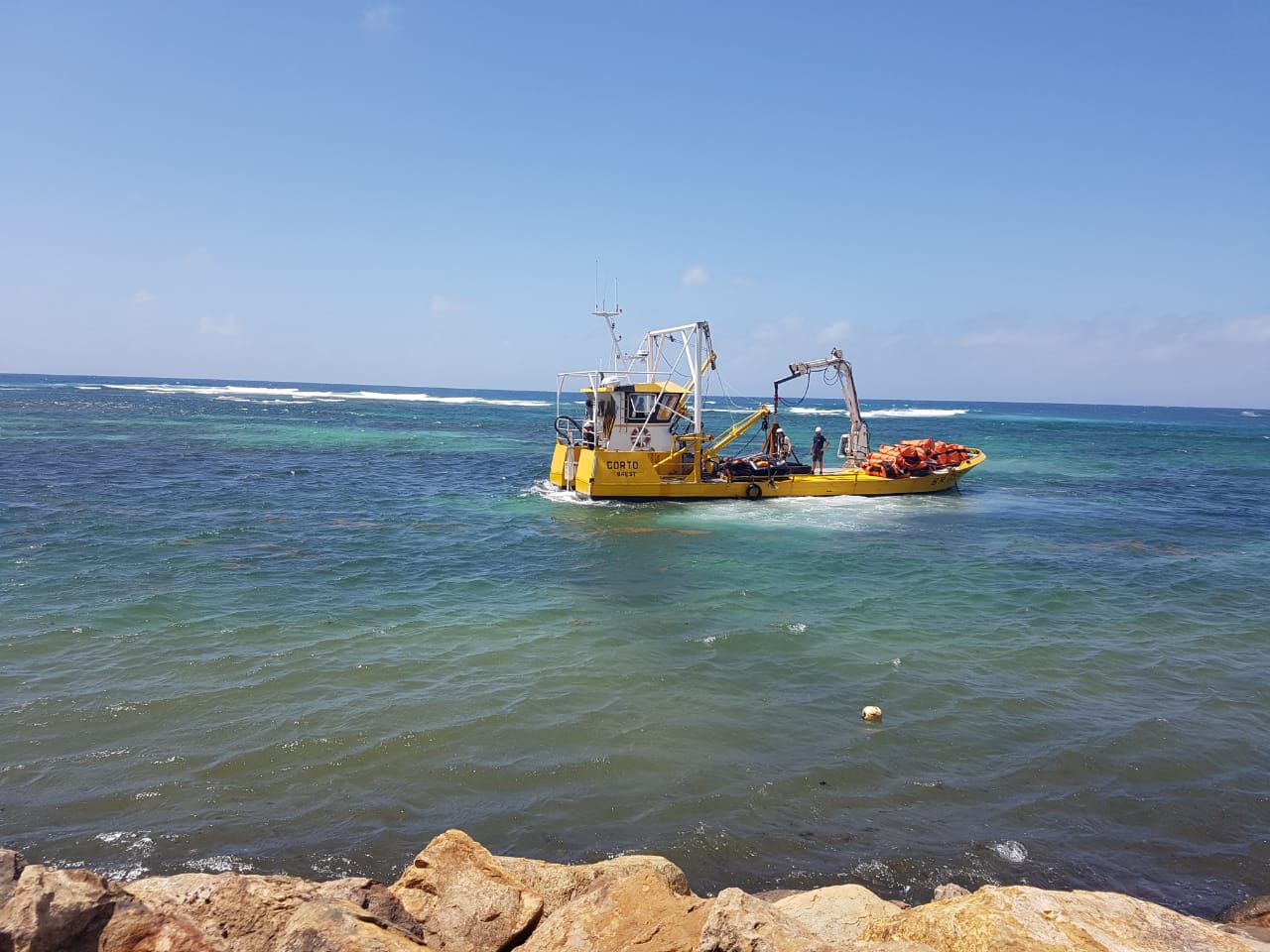 Sargasses en Guadeloupe: La Désirade expérimente un barrage flottant anti-sargasses