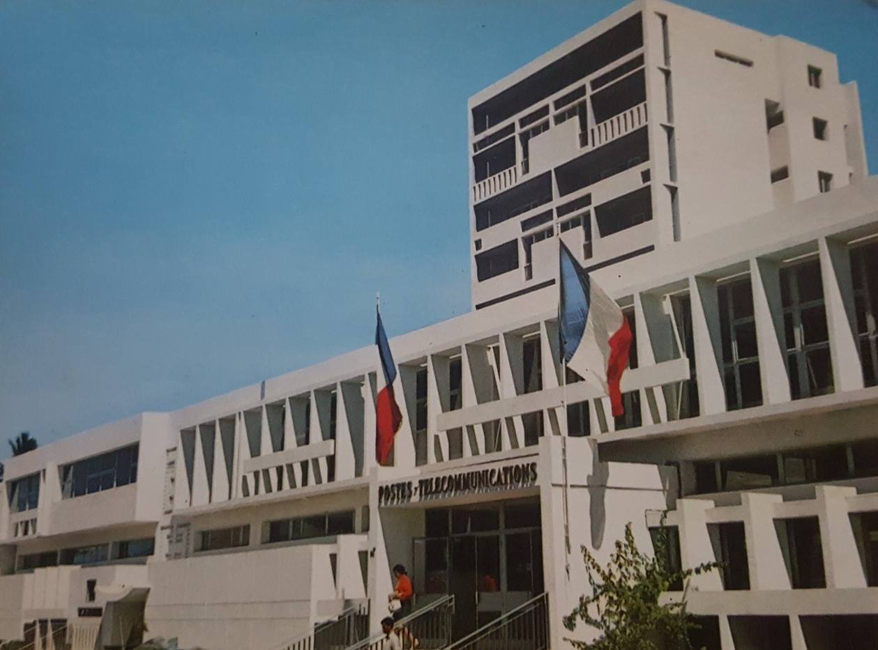 Patrimoine architectural à La Réunion: Une étude pour recenser les édifices architecturaux des années 1950-1980 de La Réunion