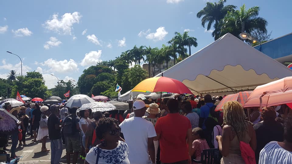 CHU de Guadeloupe : 2500 manifestants dans la rue pour dénoncer les conditions de travail
