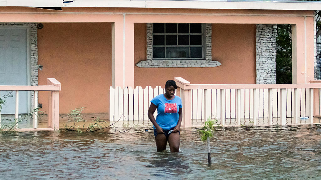 L&rsquo;ouragan Dorian s&rsquo;acharne sur les Bahamas, au moins 5 morts et 13 000 foyers détruits