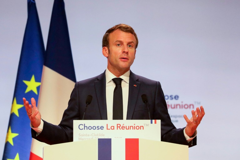 Emmanuel Macron dans l’Océan Indien : L&rsquo;Assemblée vote 35 millions de baisses de cotisations promises par le président