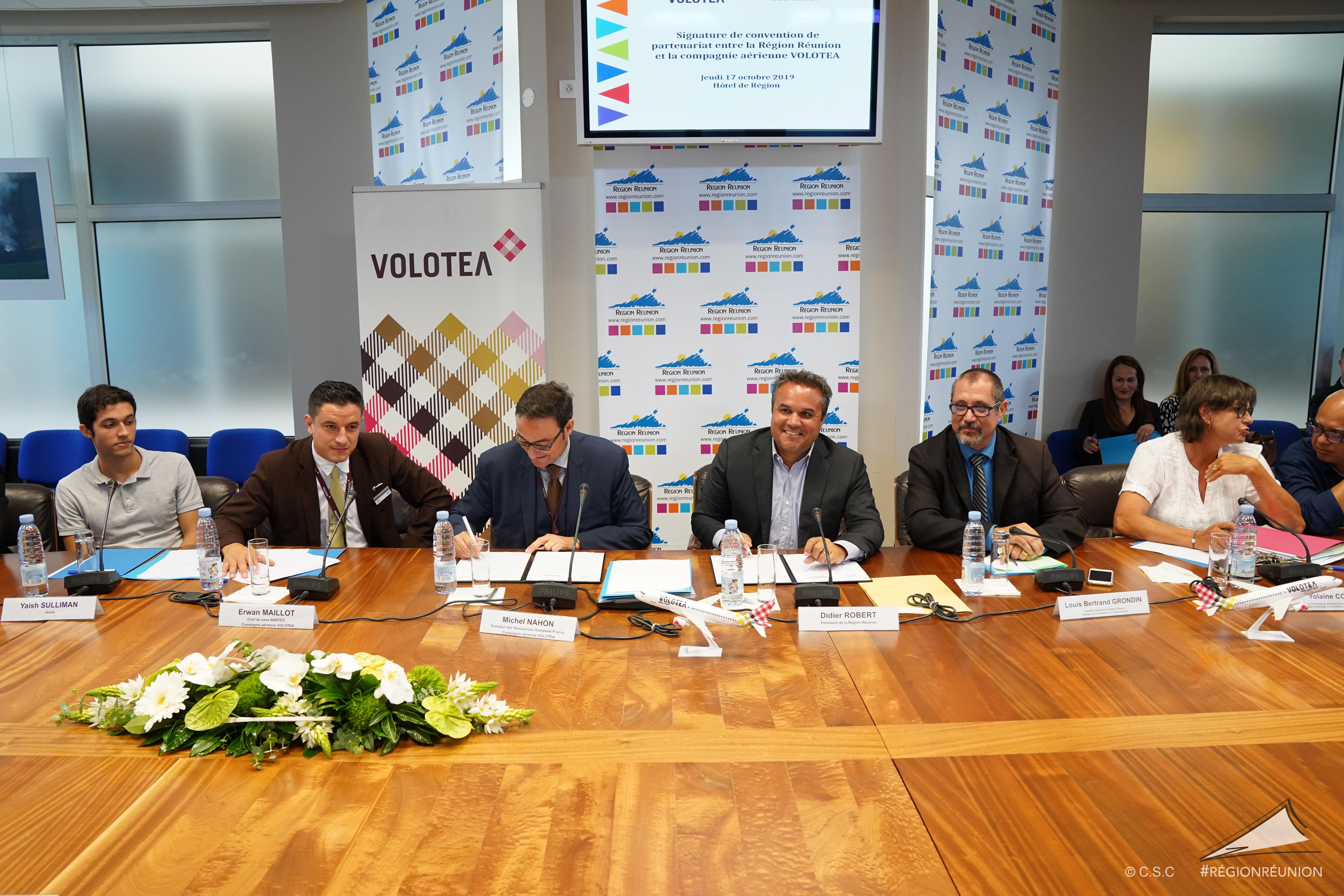 Economie en Outre-mer: La Région Réunion et la compagnie Volotea signent une convention pour l&#8217;emploi de 50 Réunionnais