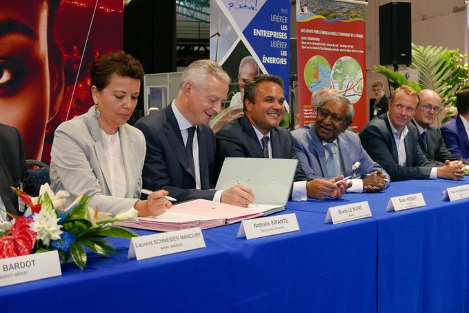 Emmanuel Macron dans l’Océan Indien : Bruno Le Maire signe deux conventions « Territoires d’industrie »