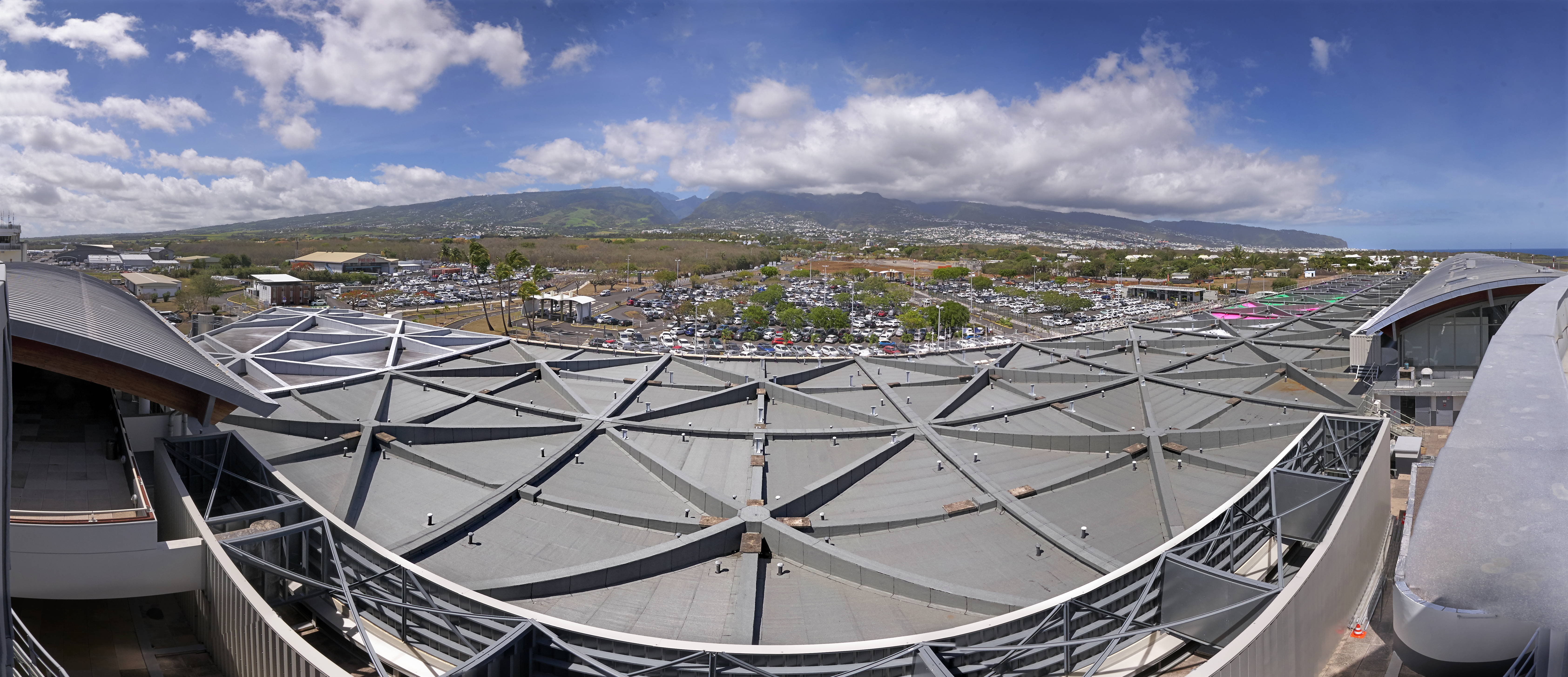 La Réunion: L&rsquo;Aéroport Roland Garros installe sa première centrale photovoltaïque