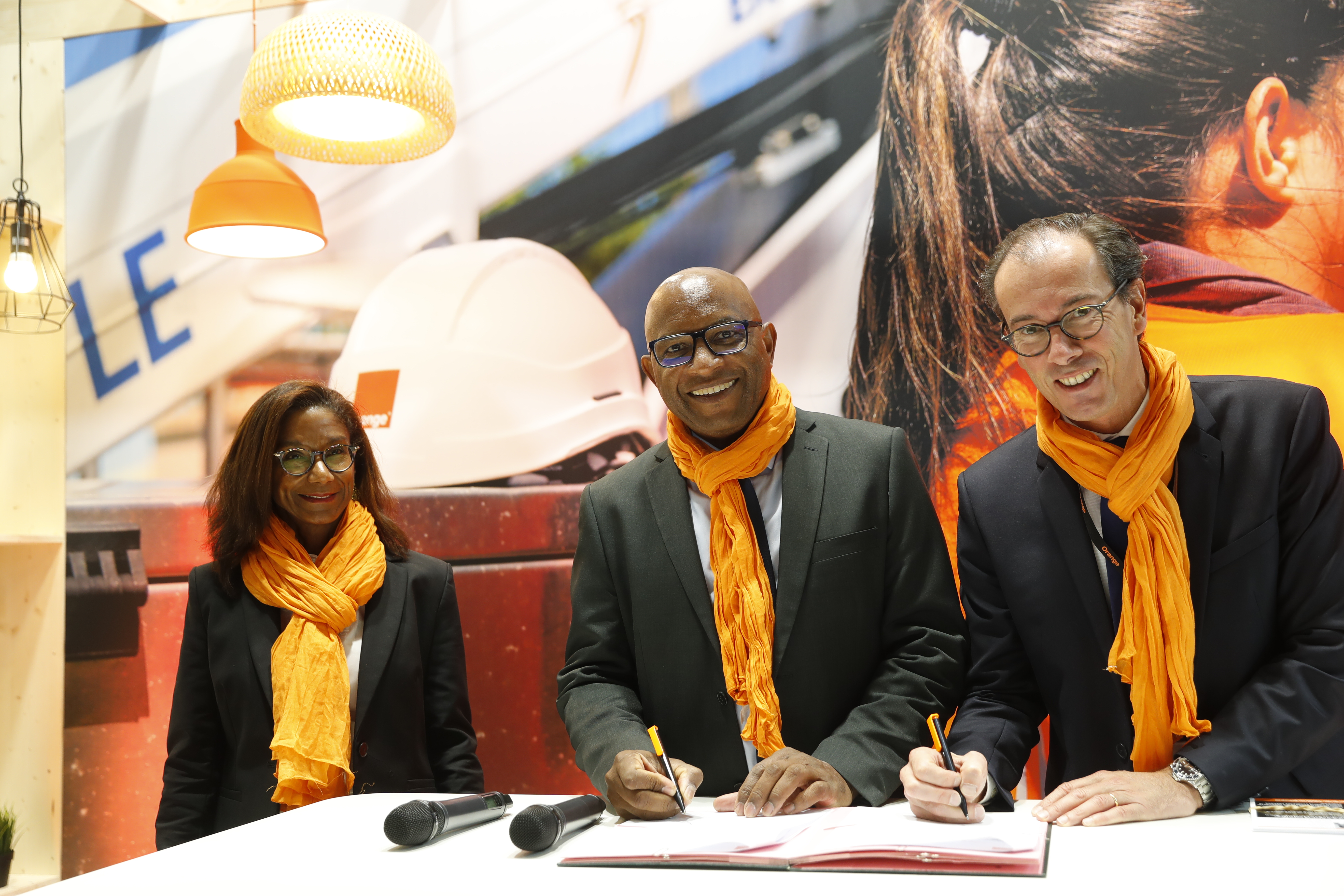 Salon des Maires et des collectivités locales : Orange et la Chambre des Métiers de l&rsquo;Artisanat de Martinique signent une convention de partenariat digital