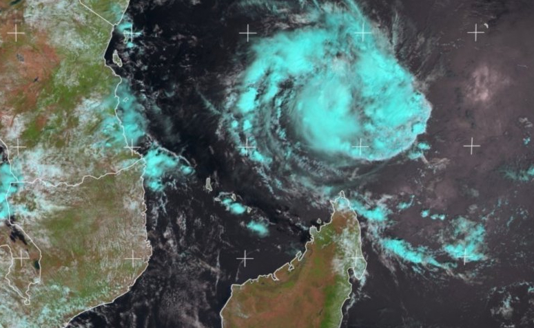 Mayotte : Le cyclone Belna se renforce et se fait plus menaçant
