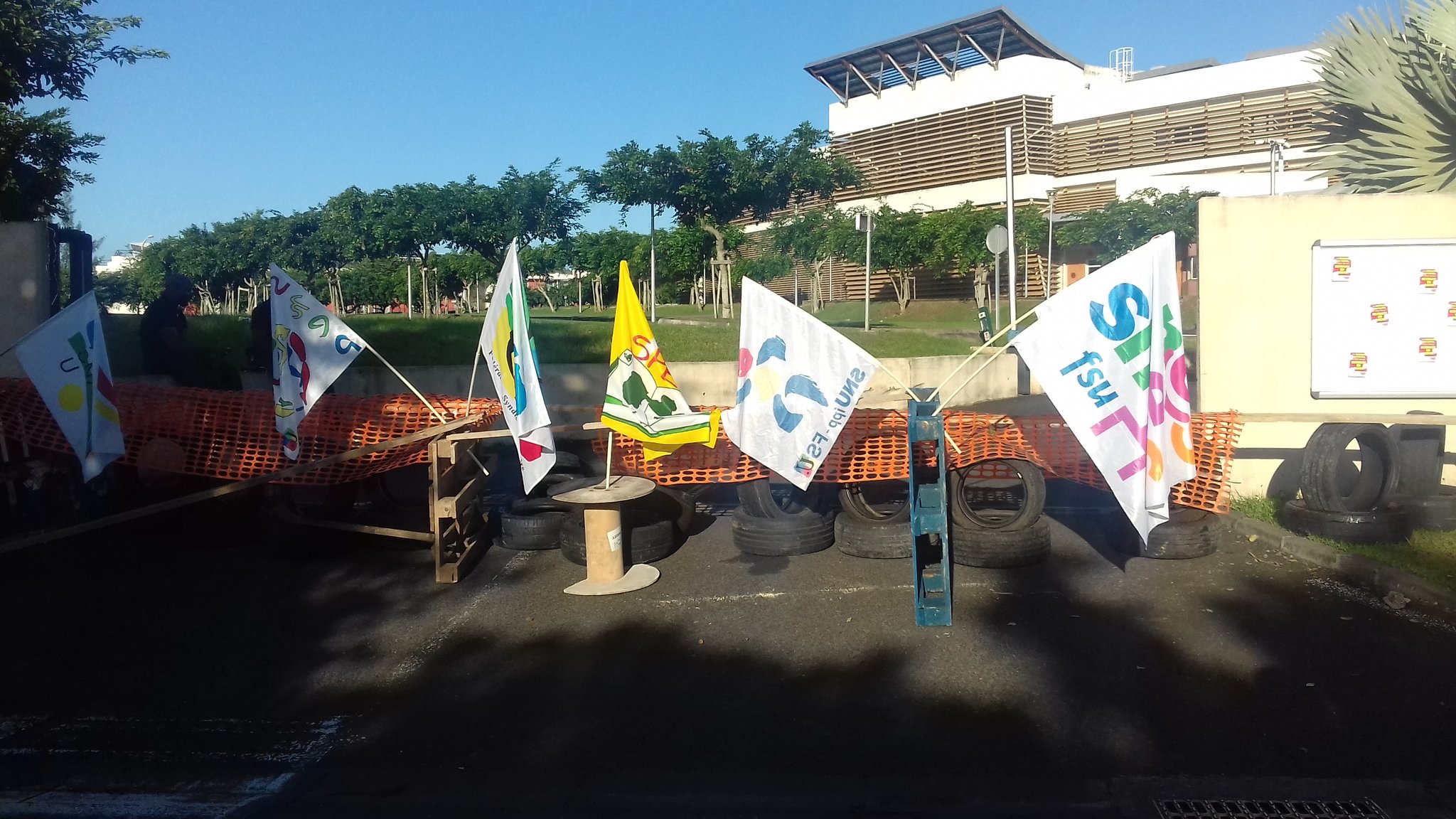 Grève dans l&rsquo;éducation en Guadeloupe: Le Ministre de l&rsquo;Education nationale Jean-michel Blanquer suspend les mesures de suppression de postes