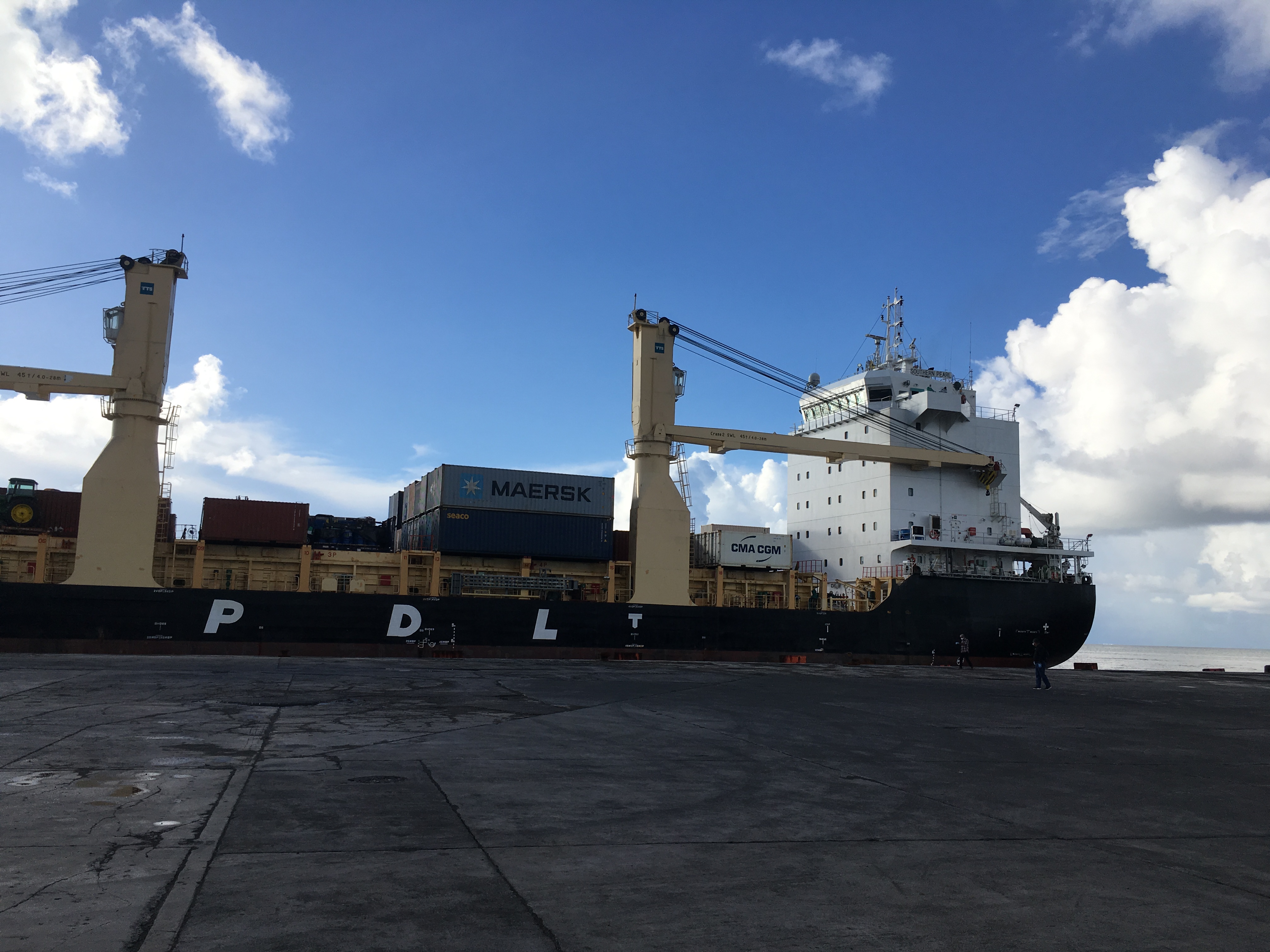 Coronavirus : 80 conteneurs et du matériel médical débarqué à Wallis et Futuna