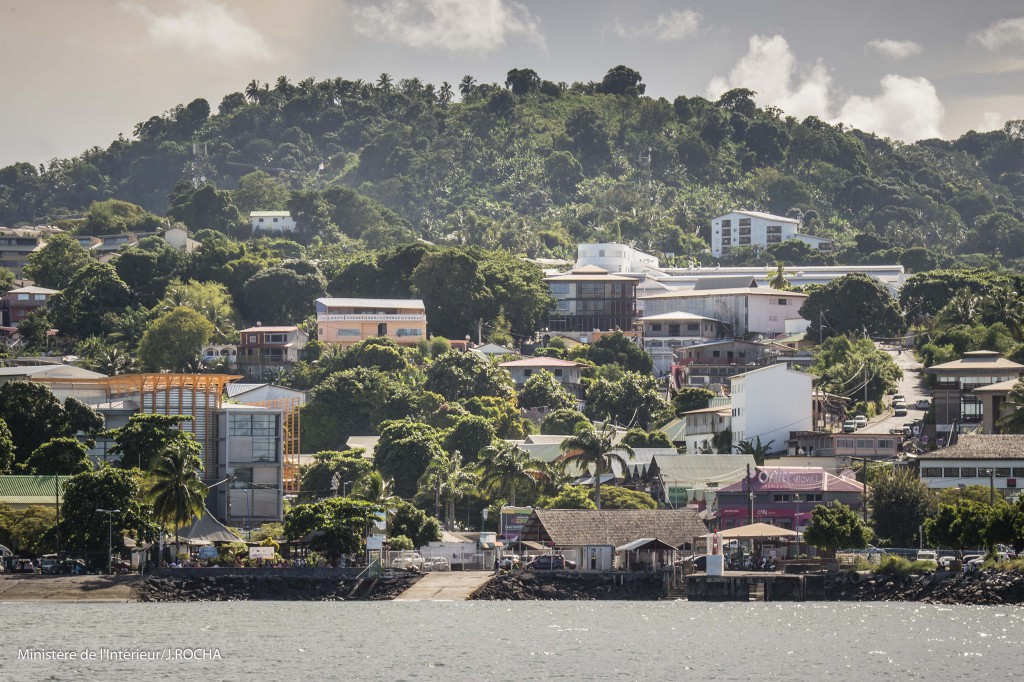 À Mayotte, les petits commerces rouvrent mais l’île reste confinée
