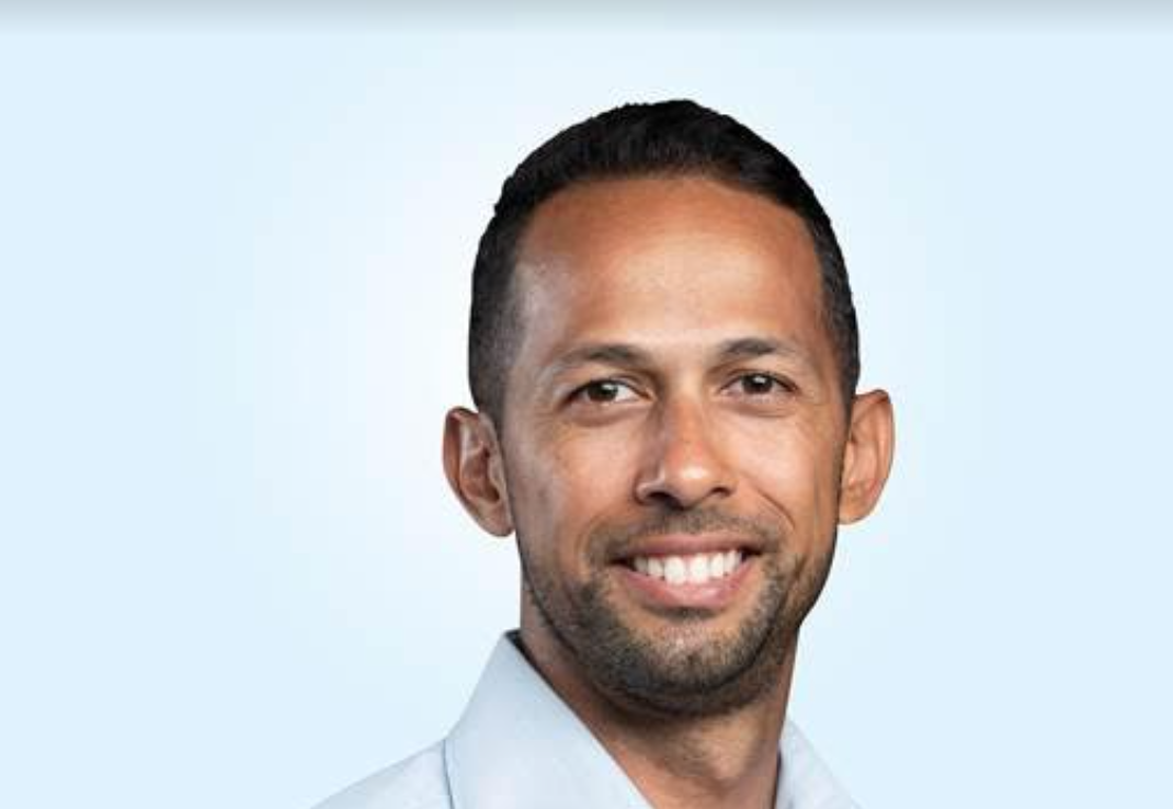 Le Réunionnais Stéphane Randrianarivelo nommé Coordinateur Outre-Mer pour les Jeunes Avec Macron
