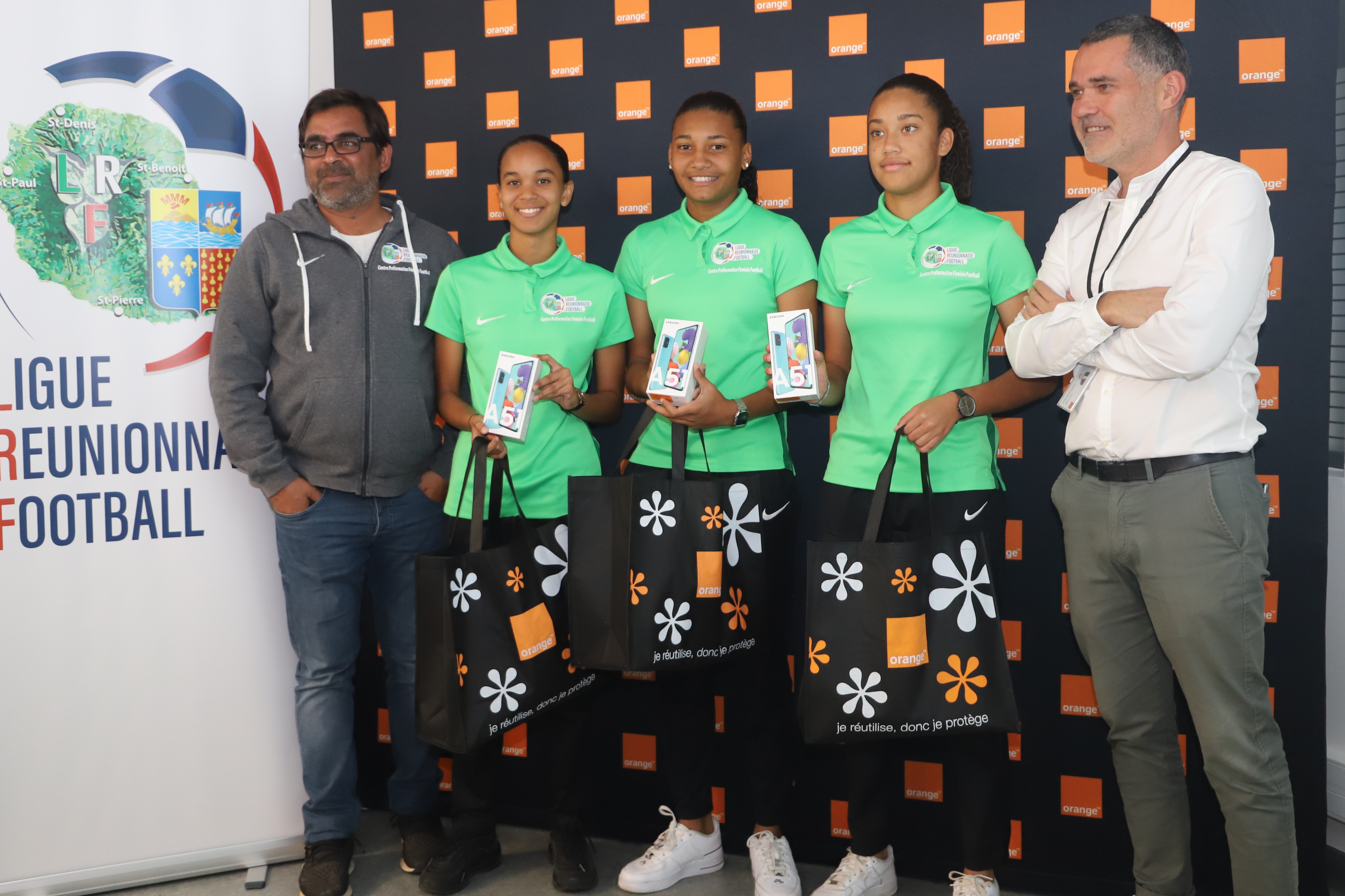 La Réunion: Orange apporte son soutien au foot féminin