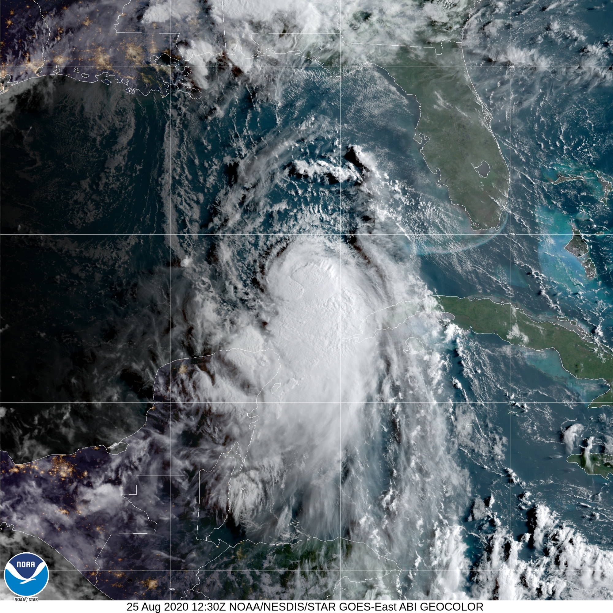Bientôt ouragan, la tempête Laura traverse Cuba en direction des États-Unis