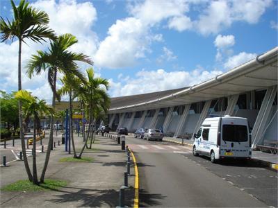 Martinique : L&rsquo;accès libre à l&rsquo;aéroport Aimé-Césaire partiellement rétabli