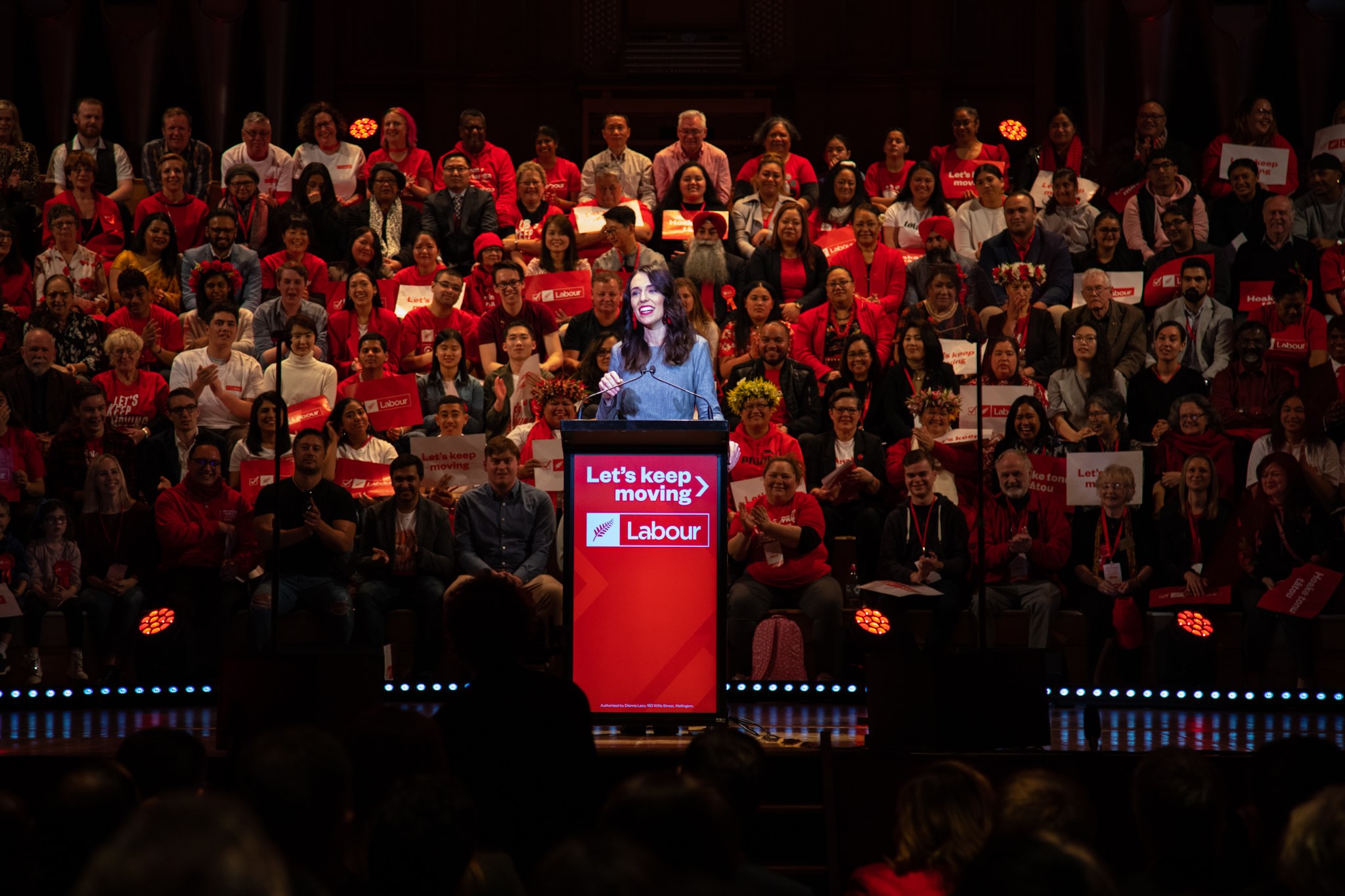 Législatives en Nouvelle-Zélande : Jacinda Ardern vers une majorité absolue ?